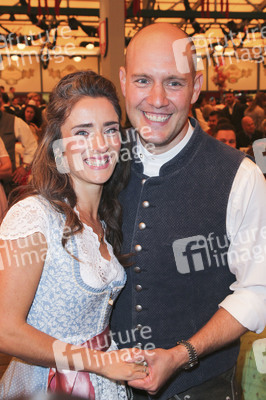 Wiesn Anstich auf dem Oktoberfest 2019 im Schottenhamel Festzelt in München