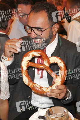 Wiesn Anstich auf dem Oktoberfest 2019 im Schottenhamel Festzelt in München