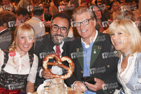 Wiesn Anstich auf dem Oktoberfest 2019 im Schottenhamel Festzelt in München