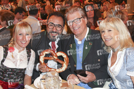 Wiesn Anstich auf dem Oktoberfest 2019 im Schottenhamel Festzelt in München
