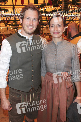 Wiesn Anstich auf dem Oktoberfest 2019 im Schottenhamel Festzelt in München