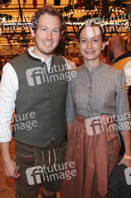 Wiesn Anstich auf dem Oktoberfest 2019 im Schottenhamel Festzelt in München
