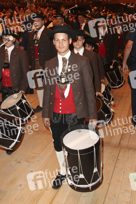 Wiesn Anstich auf dem Oktoberfest 2019 im Schottenhamel Festzelt in München