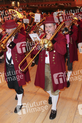 Wiesn Anstich auf dem Oktoberfest 2019 im Schottenhamel Festzelt in München