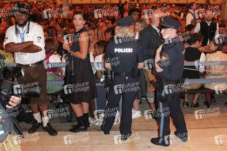 Wiesn Anstich auf dem Oktoberfest 2019 im Schottenhamel Festzelt in München