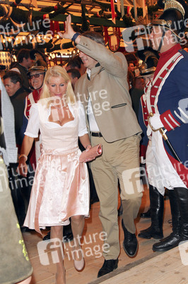 Wiesn Anstich auf dem Oktoberfest 2019 im Schottenhamel Festzelt in München