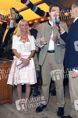 Wiesn Anstich auf dem Oktoberfest 2019 im Schottenhamel Festzelt in München