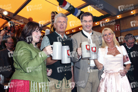 Wiesn Anstich auf dem Oktoberfest 2019 im Schottenhamel Festzelt in München