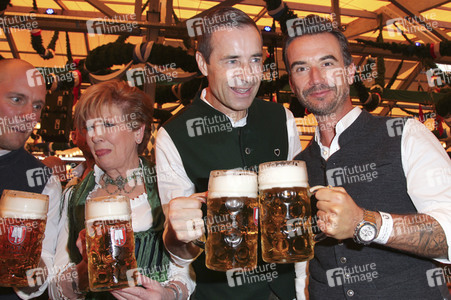 Wiesn Anstich auf dem Oktoberfest 2019 im Schottenhamel Festzelt in München