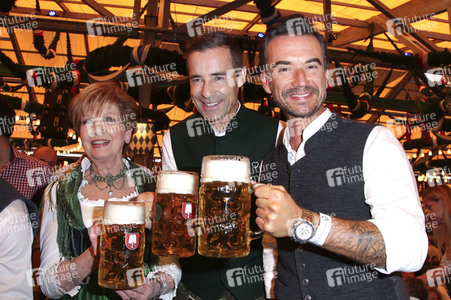 Wiesn Anstich auf dem Oktoberfest 2019 im Schottenhamel Festzelt in München