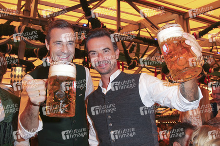 Wiesn Anstich auf dem Oktoberfest 2019 im Schottenhamel Festzelt in München