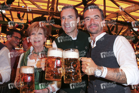 Wiesn Anstich auf dem Oktoberfest 2019 im Schottenhamel Festzelt in München