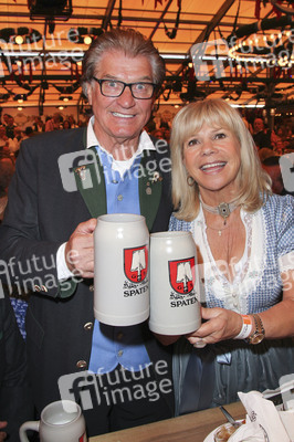 Wiesn Anstich auf dem Oktoberfest 2019 im Schottenhamel Festzelt in München