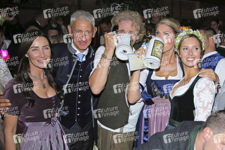 Im Marstall Festzelt auf dem Oktoberfest 2019 in München