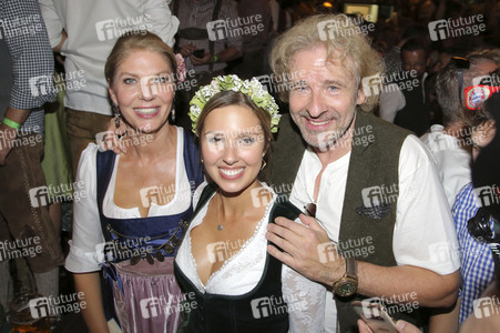 Im Marstall Festzelt auf dem Oktoberfest 2019 in München