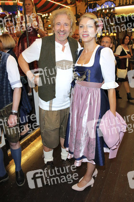 Im Marstall Festzelt auf dem Oktoberfest 2019 in München