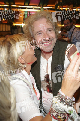 Im Marstall Festzelt auf dem Oktoberfest 2019 in München