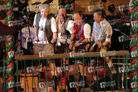 Im Marstall Festzelt auf dem Oktoberfest 2019 in München