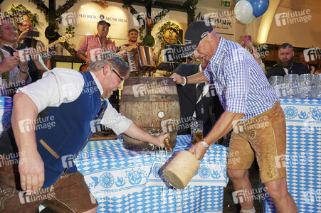 Offizieller Wiesn Anstich 2019 im Hofbräu Berlin