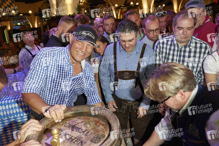 Offizieller Wiesn Anstich 2019 im Hofbräu Berlin