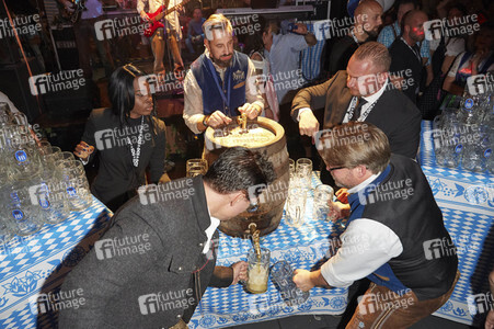 Offizieller Wiesn Anstich 2019 im Hofbräu Berlin