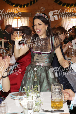 Im Schützen-Festzelt auf dem Oktoberfest 2019 in München