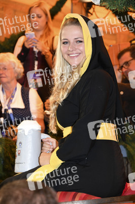 Wiesn Anstich auf dem Oktoberfest 2019 im Schottenhamel Festzelt in München