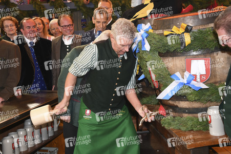 Wiesn Anstich auf dem Oktoberfest 2019 im Schottenhamel Festzelt in München