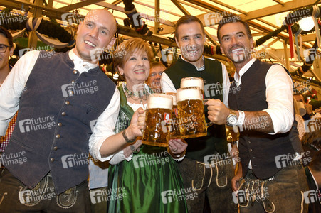 Wiesn Anstich auf dem Oktoberfest 2019 im Schottenhamel Festzelt in München