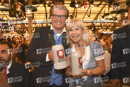 Wiesn Anstich auf dem Oktoberfest 2019 im Schottenhamel Festzelt in München
