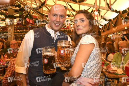 Wiesn Anstich auf dem Oktoberfest 2019 im Schottenhamel Festzelt in München