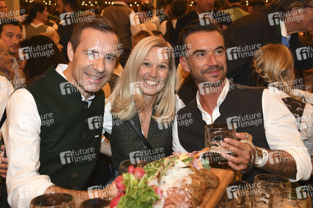 Wiesn Anstich auf dem Oktoberfest 2019 im Schottenhamel Festzelt in München