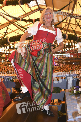 Wiesn Anstich auf dem Oktoberfest 2019 im Schottenhamel Festzelt in München