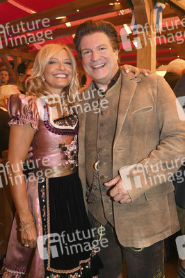Wiesn Anstich auf dem Oktoberfest 2019 im Schottenhamel Festzelt in München
