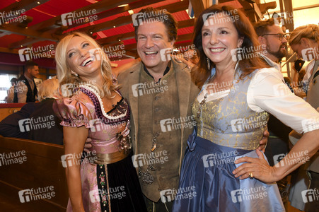 Wiesn Anstich auf dem Oktoberfest 2019 im Schottenhamel Festzelt in München
