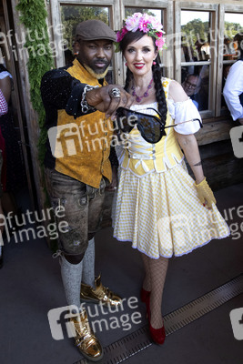 In Käfers Wiesn Schänke auf dem Oktoberfest 2019 in München