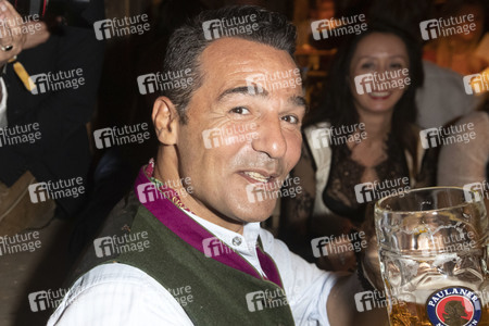 In Käfers Wiesn Schänke auf dem Oktoberfest 2019 in München