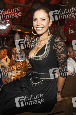 In Käfers Wiesn Schänke auf dem Oktoberfest 2019 in München