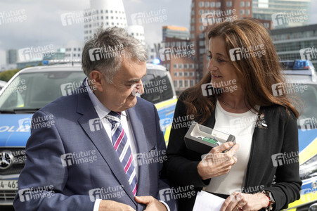 Vorstellung der neuen Streifenwagen der Polizei NRW in Düsseldorf