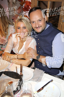 Cathy Hummels Wiesn-Bummel auf dem Oktoberfest 2019 im München