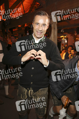 Cathy Hummels Wiesn-Bummel auf dem Oktoberfest 2019 im München