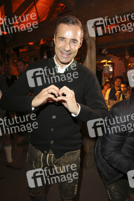 Cathy Hummels Wiesn-Bummel auf dem Oktoberfest 2019 im München