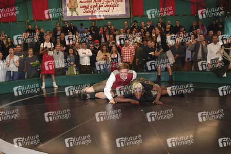 Cathy Hummels Wiesn-Bummel auf dem Oktoberfest 2019 im München