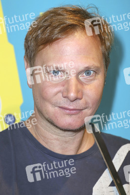 Fabian Harloff im 80er Café in Hamburg