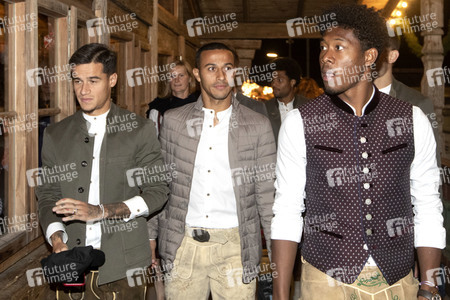 In Käfers Wiesn Schänke auf dem Oktoberfest 2019 in München