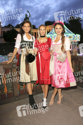 Haarwerk Blond Wiesn auf dem Oktoberfest 2019 in München