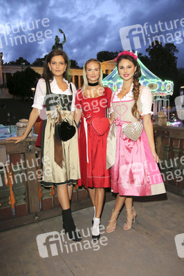 Haarwerk Blond Wiesn auf dem Oktoberfest 2019 in München
