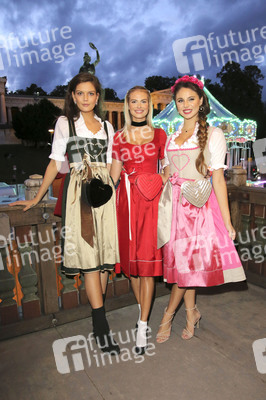 Haarwerk Blond Wiesn auf dem Oktoberfest 2019 in München