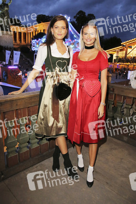 Haarwerk Blond Wiesn auf dem Oktoberfest 2019 in München