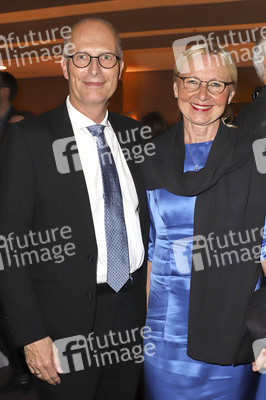 Festivaleröffnung mit Filmpremiere 'Die schönste Zeit unseres Lebens', Filmfest Hamburg 2019